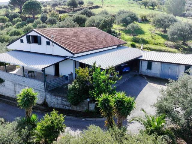 Villa Indipendente in vendita a Patti, Sicilia