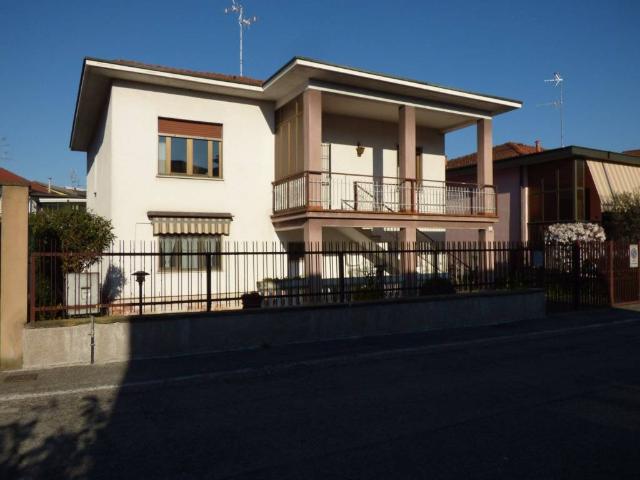 Villa Indipendente in vendita a Paullo, Lombardia