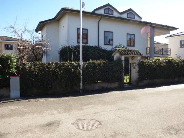 Villa Indipendente in vendita a Paullo, Lombardia