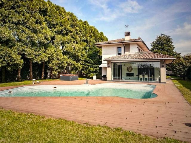 Villa Indipendente in vendita a Cassinetto, Pavia