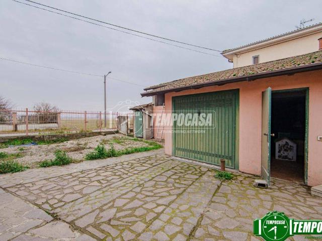 Villa Indipendente in vendita a Trovamala, Pavia