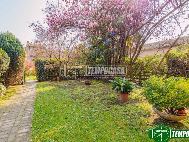 Villa Indipendente in vendita a Pavia, Lombardia