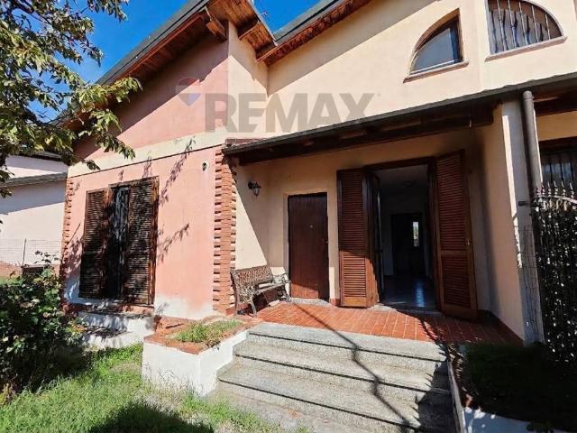 Villa Indipendente in vendita a Giovenzano, Vellezzo Bellini
