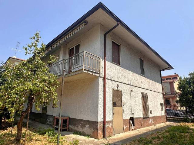 Villa Indipendente in vendita a Vallone, Pavia