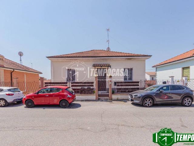 Villa Indipendente in vendita a San Pietro in Verzolo, Pavia