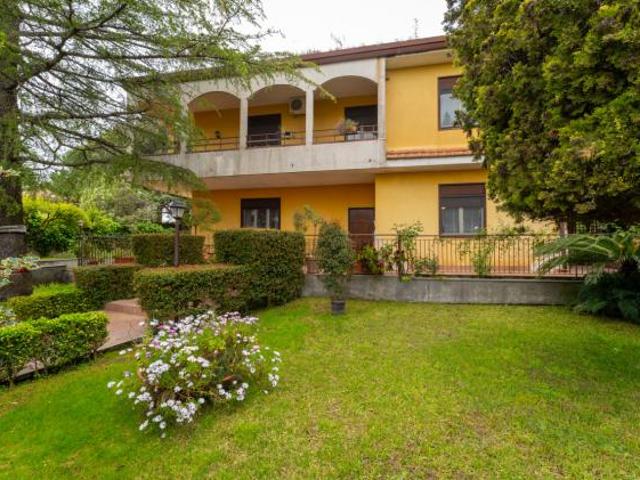 Villa Indipendente in vendita a Pedara, Sicilia