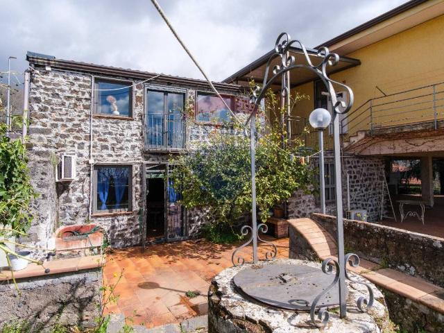 Villa Indipendente in vendita a Pedara, Sicilia