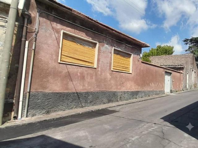 Villa Indipendente in vendita a Pedara, Sicilia