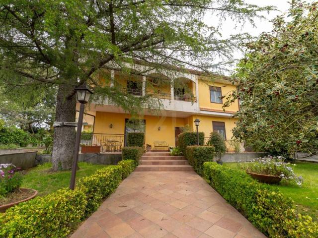 Villa Indipendente in vendita a Pedara, Sicilia