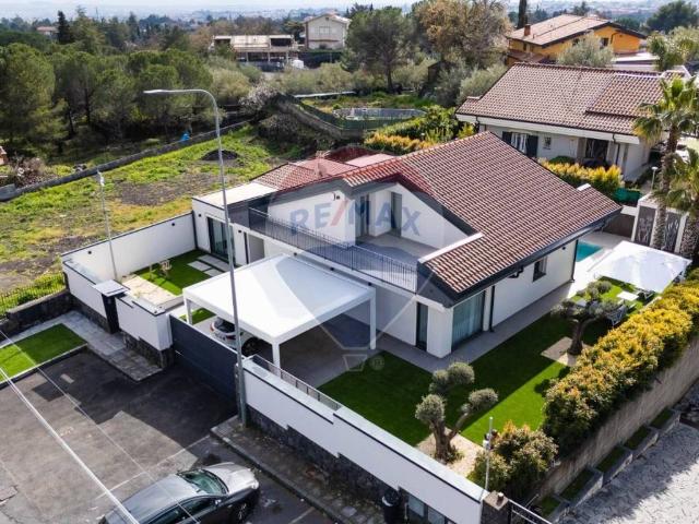 Villa Indipendente in vendita a Pedara, Sicilia