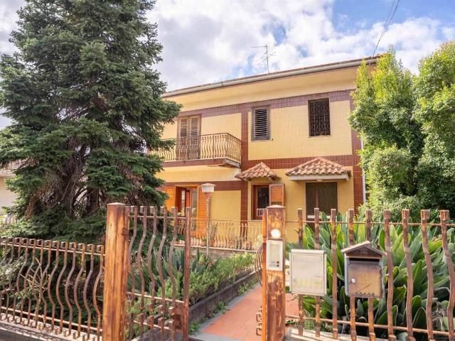 Villa Indipendente in vendita a Pedara, Sicilia