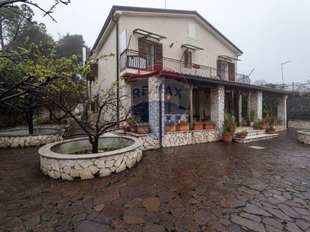 Villa Indipendente in vendita a Pedara, Sicilia