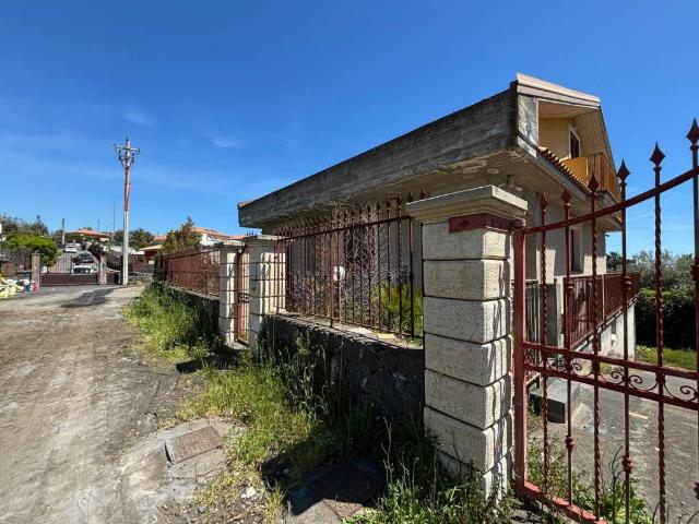 Villa Indipendente in vendita a Pedara, Sicilia