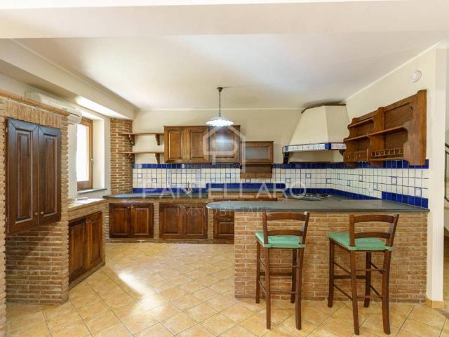 Villa Indipendente in vendita a Pedara, Catania