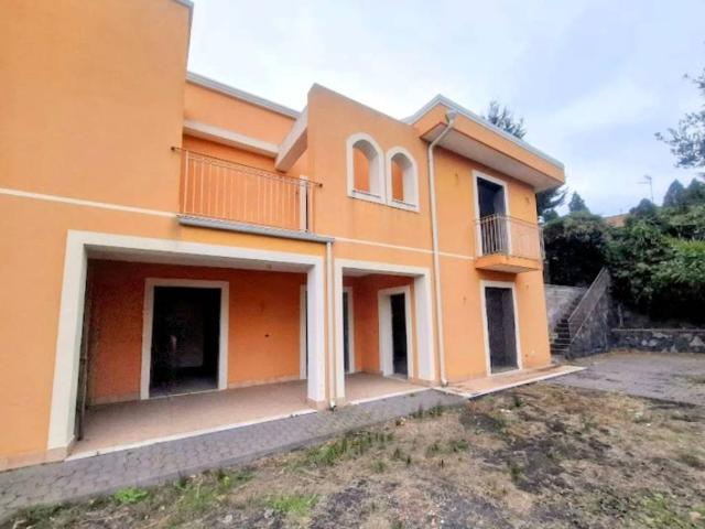 Villa Indipendente in vendita a Pedara, Sicilia