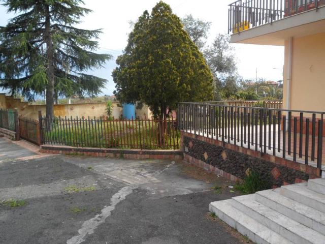 Villa Indipendente in vendita a Pedara, Sicilia