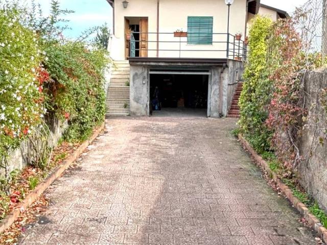 Villa Indipendente in vendita a Pedara, Catania
