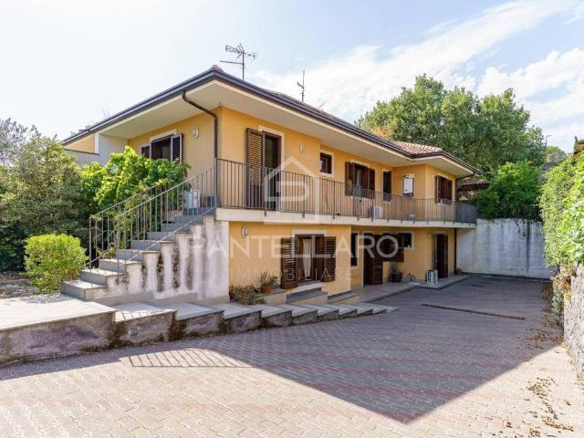 Villa Indipendente in vendita a Pedara, Sicilia