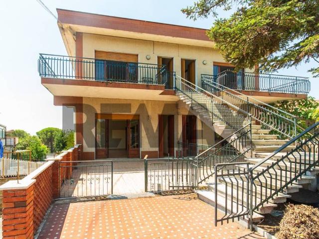 Villa Indipendente in vendita a Pedara, Sicilia