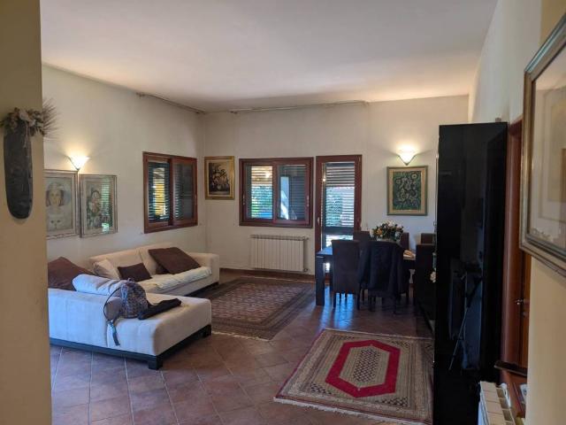 Villa Indipendente in vendita a Pedara, Sicilia