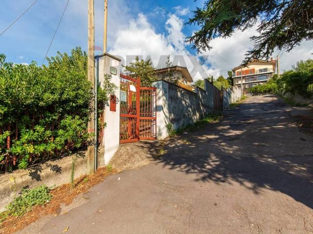 Villa Indipendente in vendita a Pedara, Catania