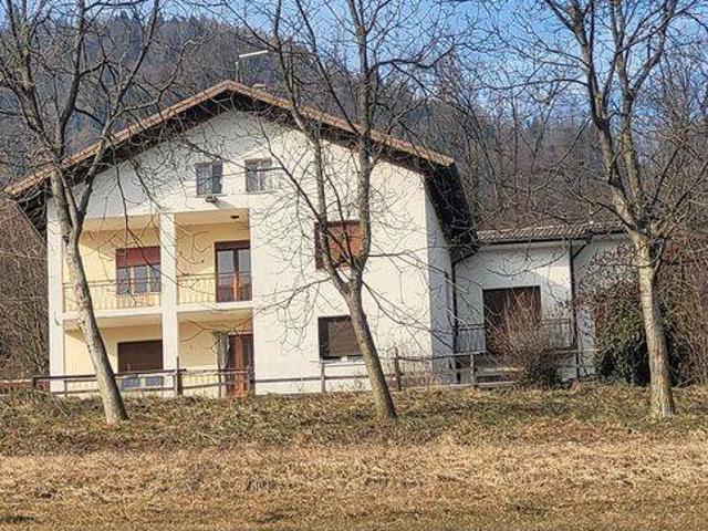 Villa Indipendente in vendita a Pedavena, Veneto