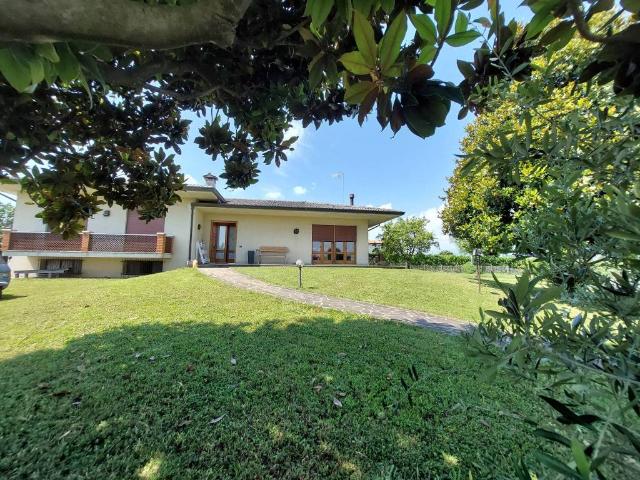 Villa Indipendente in vendita a Pederobba, Veneto