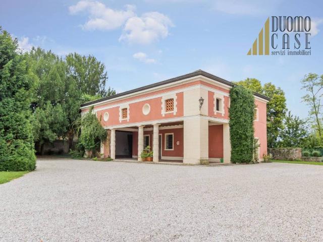 Villa Indipendente in vendita a Pederobba, Veneto