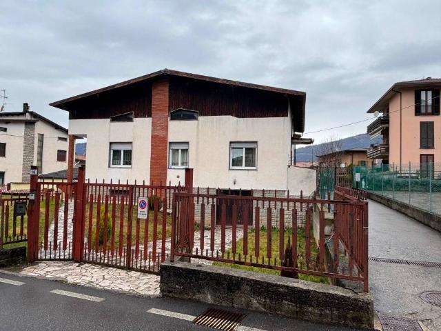 Villa Indipendente in vendita a Peia, Lombardia