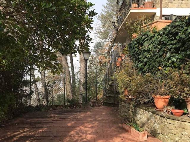 Villa Indipendente in vendita a Unione di Comuni Valdarno e Valdisieve, Pelago
