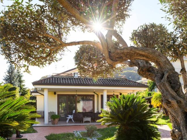 Villa Indipendente in vendita a Pellezzano, Campania