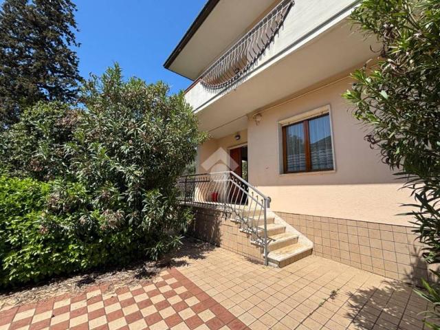 Villa Indipendente in vendita a Basciano, Abruzzo
