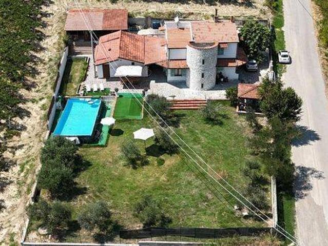 Villa Indipendente in vendita a Penne, Abruzzo