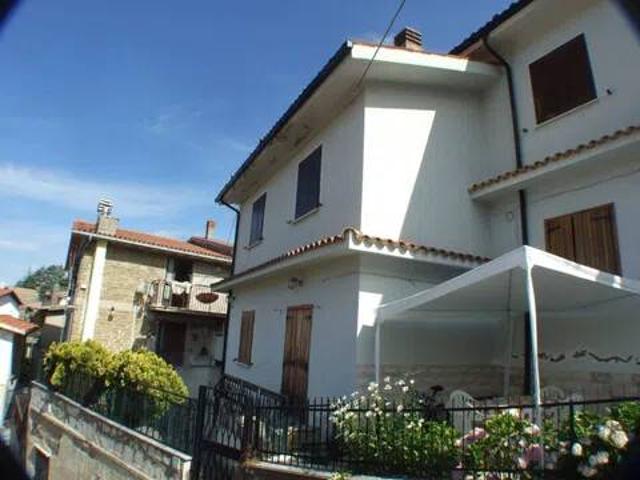 Villa Indipendente in vendita a Pereto, Abruzzo