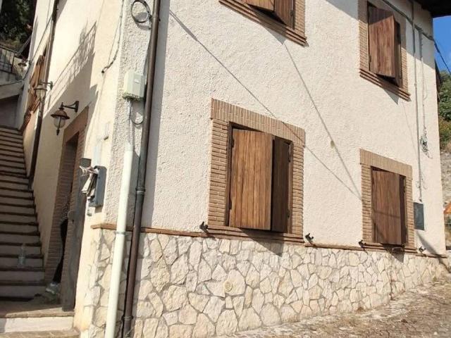 Villa Indipendente in vendita a Pereto, L'Aquila