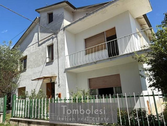 Villa Indipendente in vendita a Quartiere Mercatale, Marche