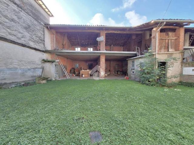 Villa Indipendente in vendita a Perosa Canavese, Torino