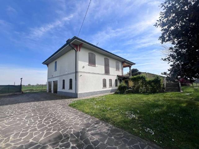 Villa Indipendente in vendita a Persico Dosimo, Lombardia