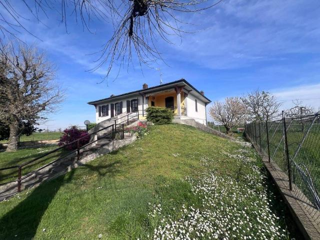 Villa Indipendente in vendita a Persico Dosimo, Lombardia