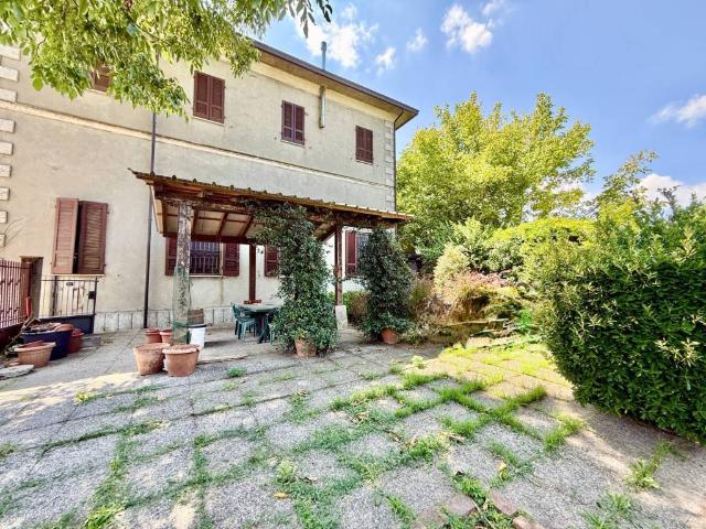Villa Indipendente in vendita a Persico Dosimo, Lombardia