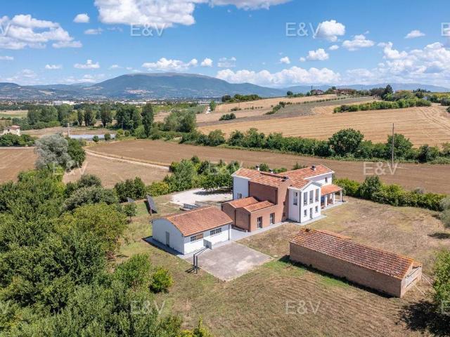 Villa Indipendente in vendita a Borgo Collestrada, Cenerente