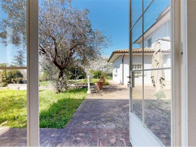 Villa Indipendente in vendita a Montebello, Cenerente