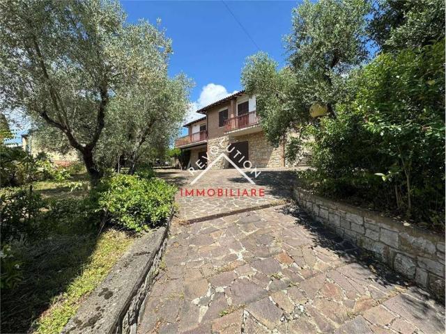 Villa Indipendente in vendita a Cenerente, Umbria