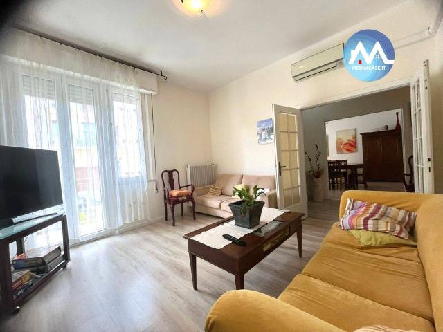 Villa Indipendente in vendita a Baia Flaminia, Marche