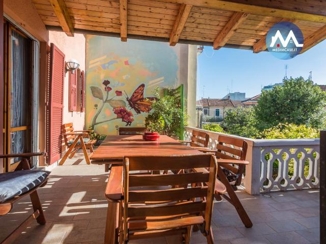 Villa Indipendente in vendita a Centro Storico, Marche