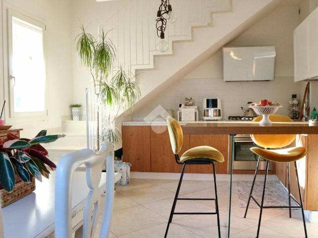 Villa Indipendente in vendita a Torraccia, Marche
