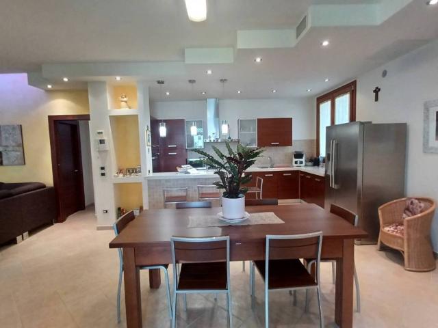 Villa Indipendente in vendita a Marche, Pesaro E Urbino