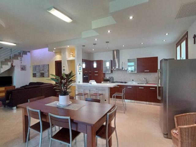 Villa Indipendente in vendita a Marche, Pesaro E Urbino