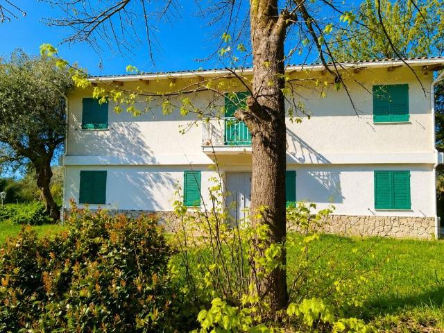 Villa Indipendente in vendita a Marche, Pesaro E Urbino