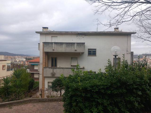Villa Indipendente in vendita a Loreto, Marche